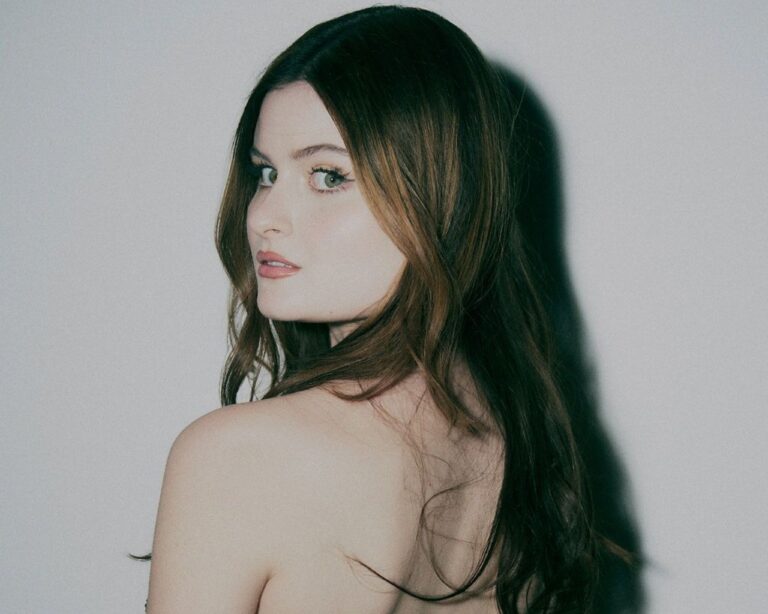 Let’s Dance with Queen Anne: A Velvet Slow Burn